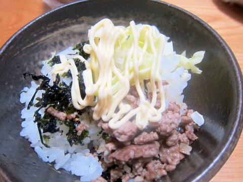 豚挽肉と韓国海苔茹でキャベツ丼